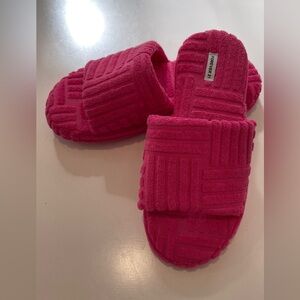 Forever21 pink Terry slippers size medium